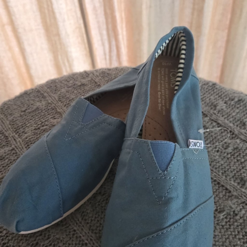 TOMS -  Women's Classic Alpargata Canvas Slip-On Shoes - Size 10 - Blue